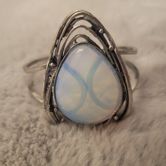 MOONSTONE STATEMENT BRACELET - Picture 1 of 9